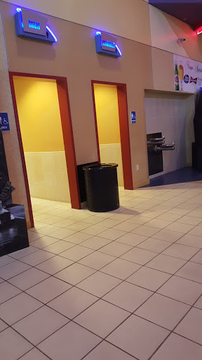 Movie Theater «Regal Cinemas Southland Mall 16», reviews and photos, 20505 S Dixie Hwy, Cutler Bay, FL 33189, USA