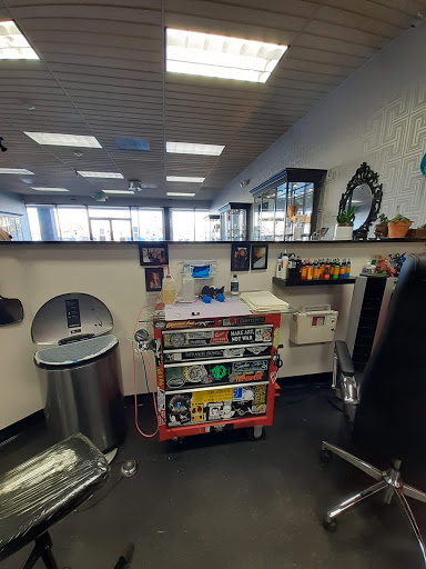 Body Piercing Shop «Deep Roots Tattoo and Body Piercing Alderwood», reviews and photos, 18920 28th Ave W, Lynnwood, WA 98036, USA