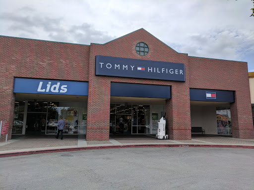 Shopping Mall «Gilroy Premium Outlets», reviews and photos, 681 Leavesley Rd, Gilroy, CA 95020, USA