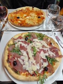 Plats et boissons du Pizzeria Pizza Delizia chemin vert à Paris - n°1