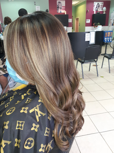 Beauty Salon «Kary Elys Hair Salon», reviews and photos, 111 N 6th St, Conroe, TX 77301, USA