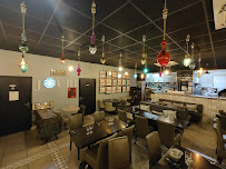 Atmosphère du Restaurant libanais Jouri Restaurant Nanterre - n°14