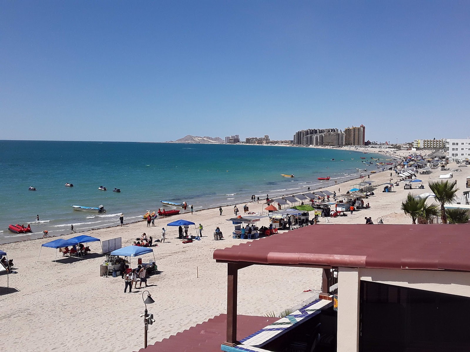 Foto de Playa Hermosa y el asentamiento