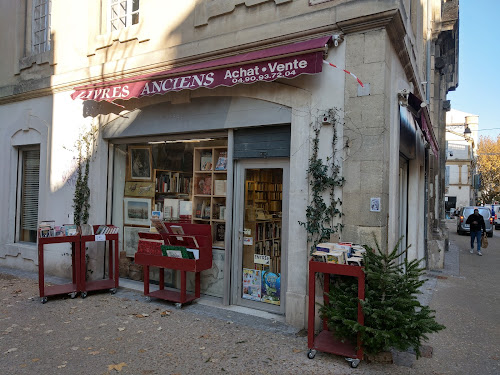 Librairie de livres d'occasion Livres Anciens Bookstore Arles