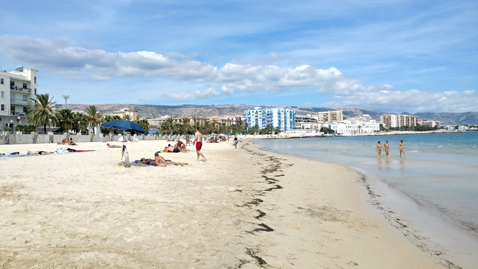 Spiaggia Libera的照片 带有明亮的沙子表面