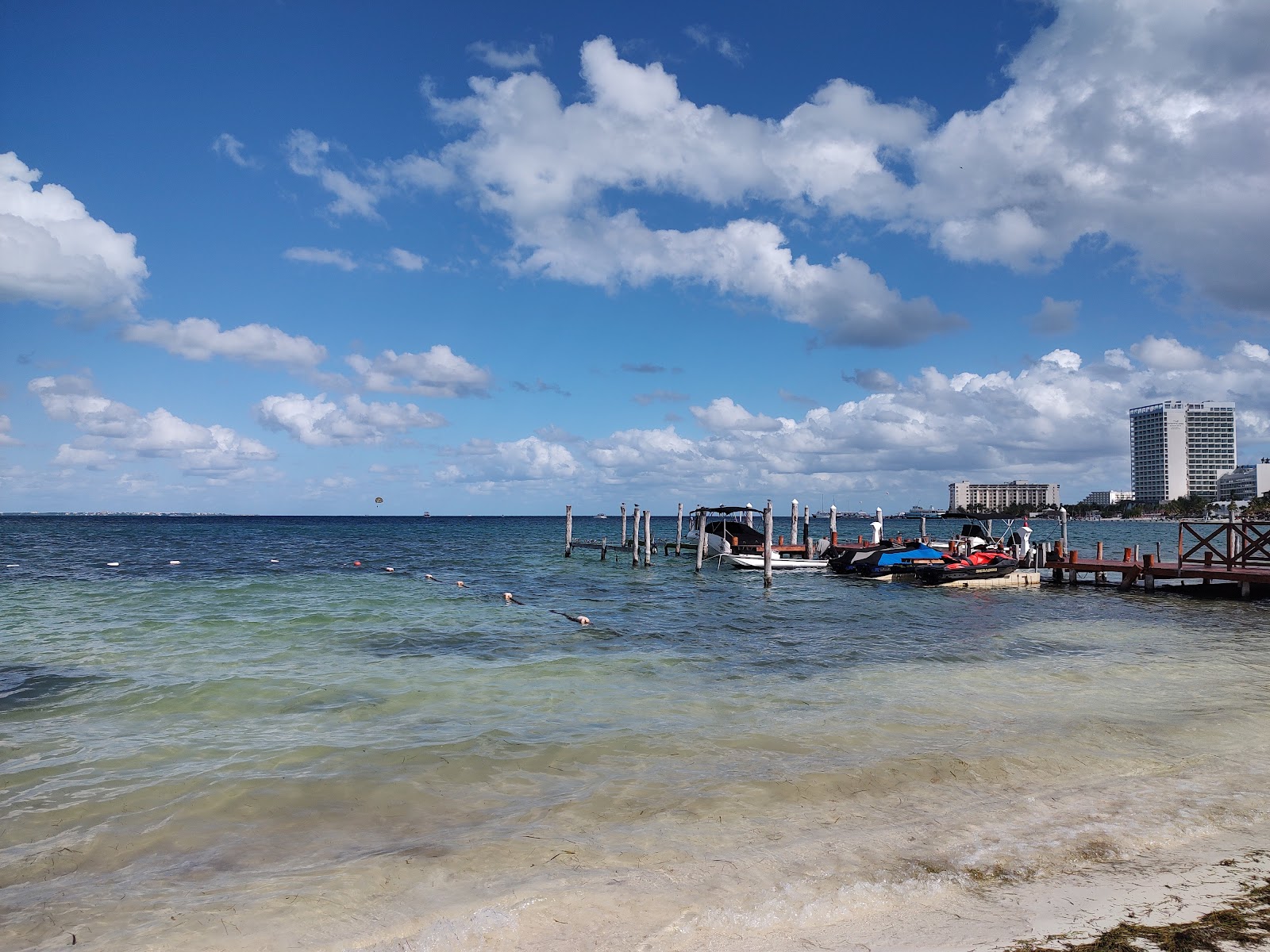 Fotografija Playa Tortugas in naselje