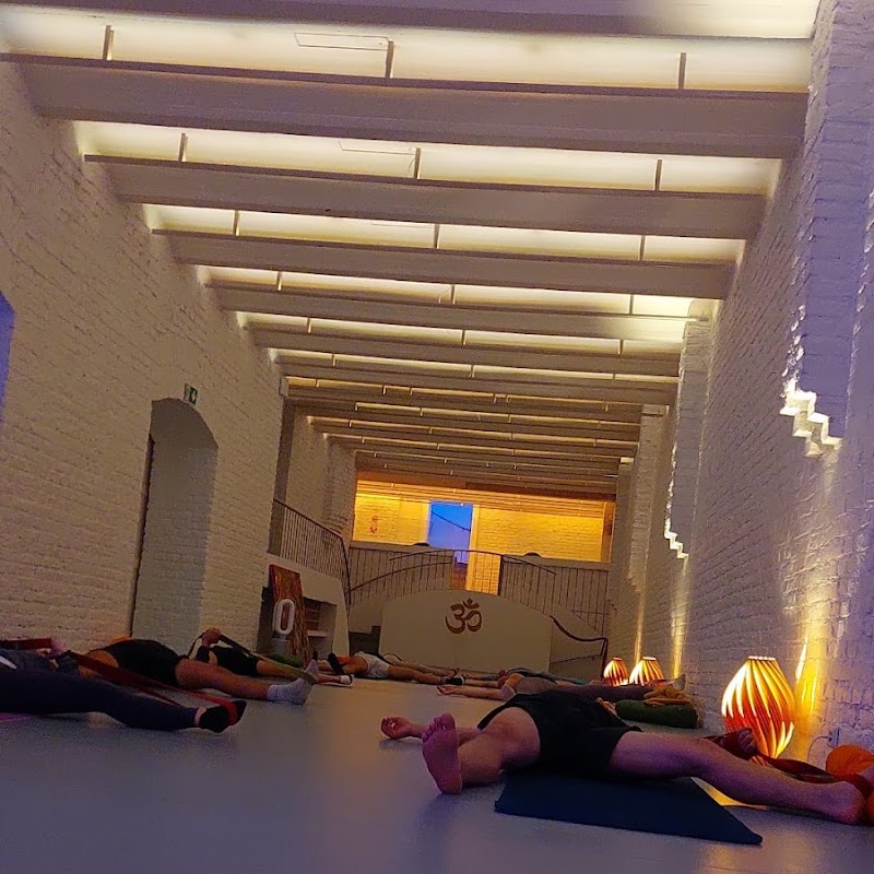 Yogamama-Köln Yoga für Alle- im historischen Gewölbe mit Katja Reinhardt & Team