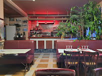Atmosphère du Restaurant Le Provencal à Saint-Cloud - n°1