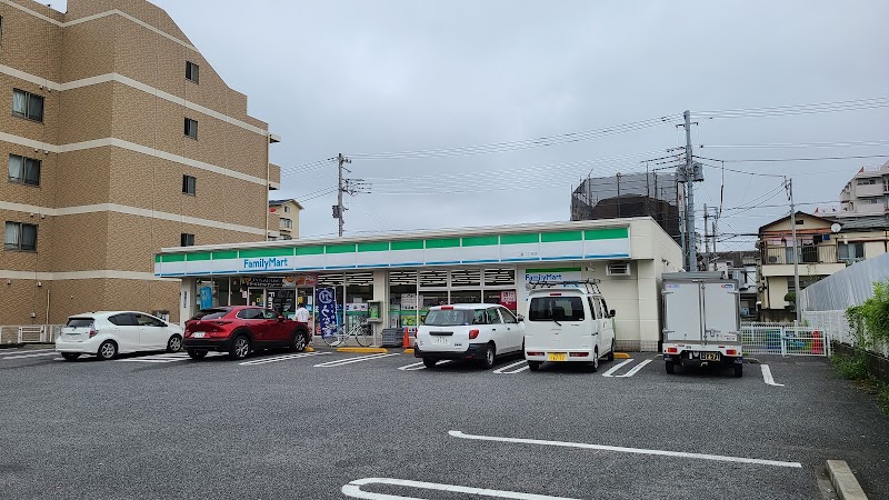 ファミリーマート 三園二丁目店