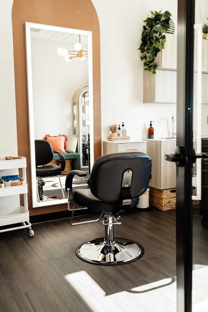 Sola Salon Studios 53151