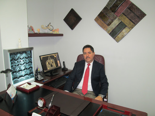 Dr. Roberto Salas Stephens