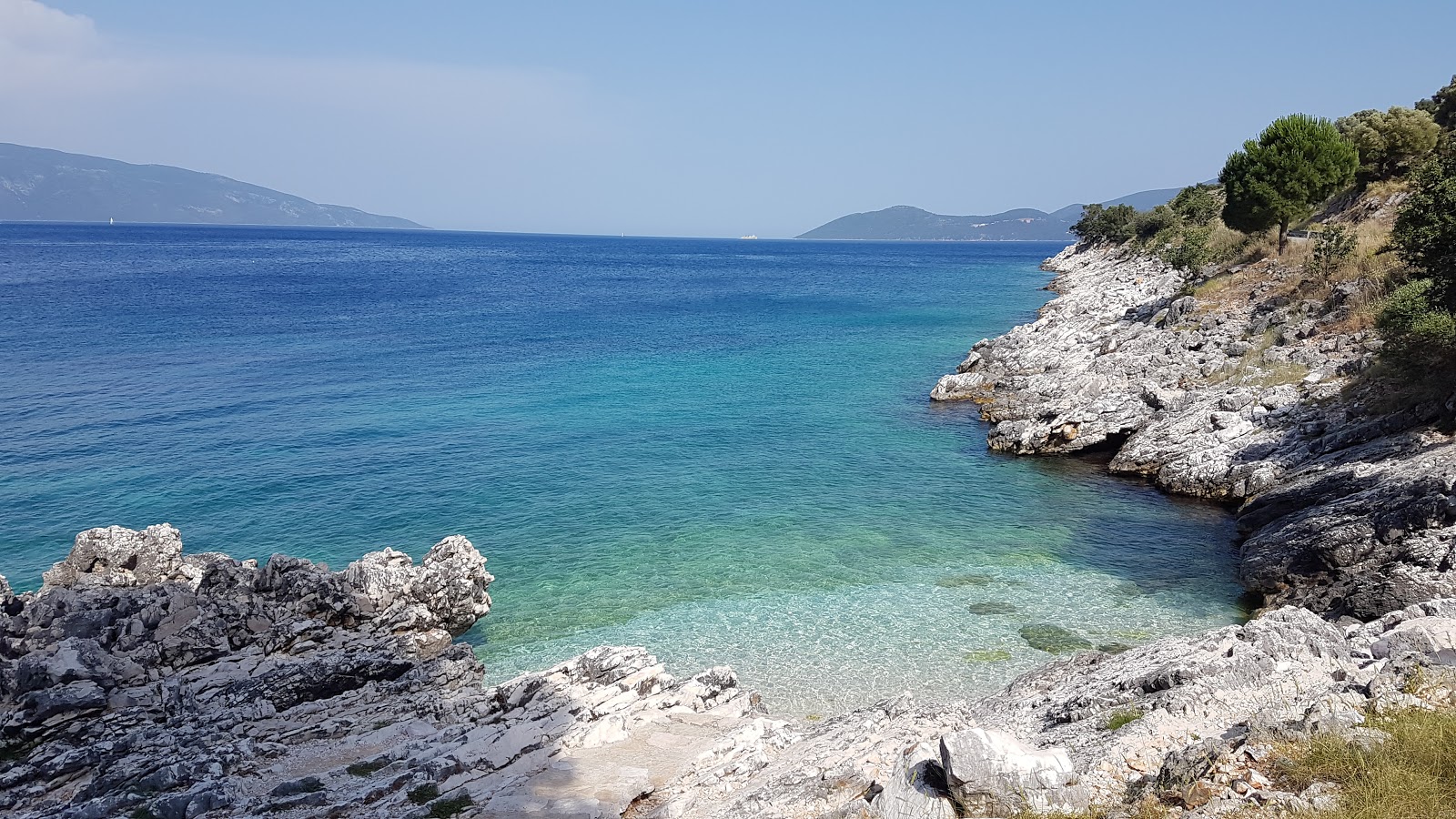 Foto van beach Ellinika II met turquoise puur water oppervlakte