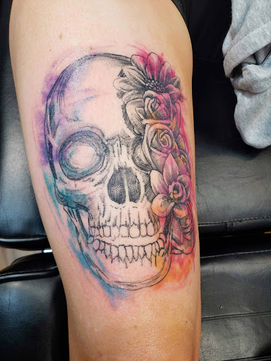 Explore armband tattoo ideas for men, creative tattoo ideas in Valparaiso, available at Elysium Studios