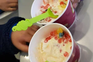 Menchie's Frozen Yogurt & Coffee image