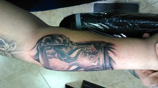 Explore poison ivy tattoo ideas, creative tattoo ideas in Orange Park, available at Diamond Tip Tattoo