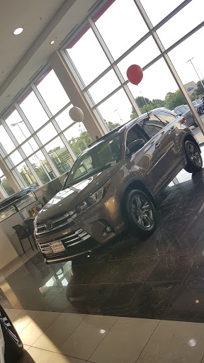 Car Dealer «Toyota of Braintree», reviews and photos, 210 Union St, Braintree, MA 02184, USA