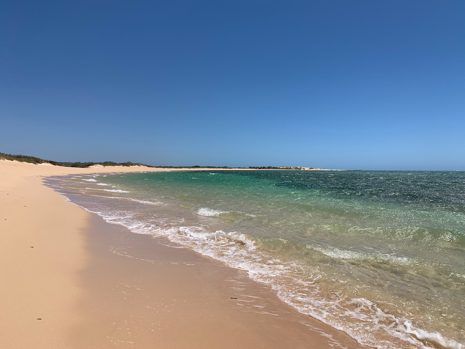 Fotografija Neds Beach z svetel pesek površino