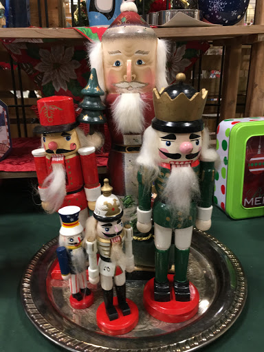 Thrift Store «Second Impressions Upscale Thrift Store», reviews and photos, 3750 S Westnedge Ave, Kalamazoo, MI 49008, USA