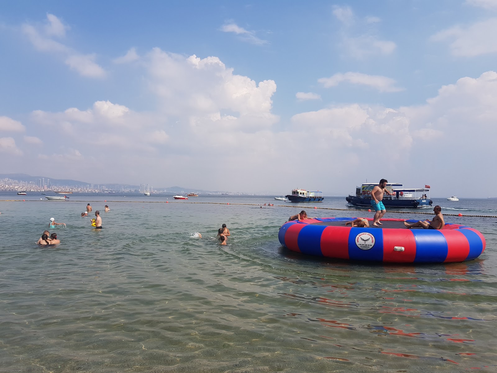 Foto de Nakibey Aile Plaj Tesisleri - lugar popular entre los conocedores del relax