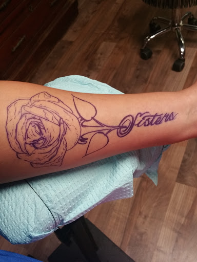 Tattoo Shop «Hallows Eve Tattoo», reviews and photos, 1081 E Main St, Palmyra, PA 17078, USA