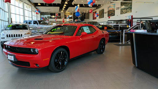 Car Dealer «Larry Roesch Chrysler Jeep Dodge RAM», reviews and photos, 200 W Grand Ave, Elmhurst, IL 60126, USA