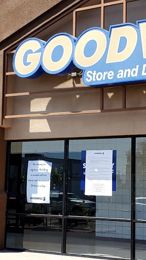 Thrift Store «75th & Thomas Goodwill Retail Store, Donation Center & Career Center», reviews and photos, 2929 N. 75th Ave, Phoenix, AZ 85033, USA