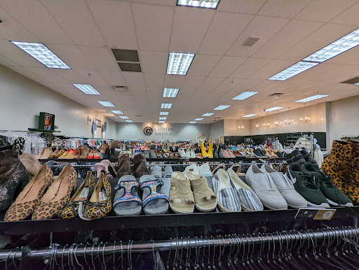 Used Clothing Store «Clothes Mentor», reviews and photos, 8154 Princeton Glendale Rd, West Chester Township, OH 45069, USA