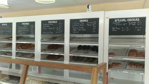 Donut Shop «Village Donut Shop & Bakery», reviews and photos, 1246 Roosevelt Trail, Raymond, ME 04071, USA