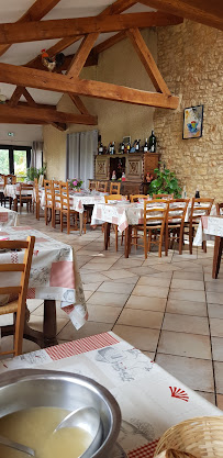 Atmosphère du Restaurant français Des Poules au Pot à Goujounac - n°2
