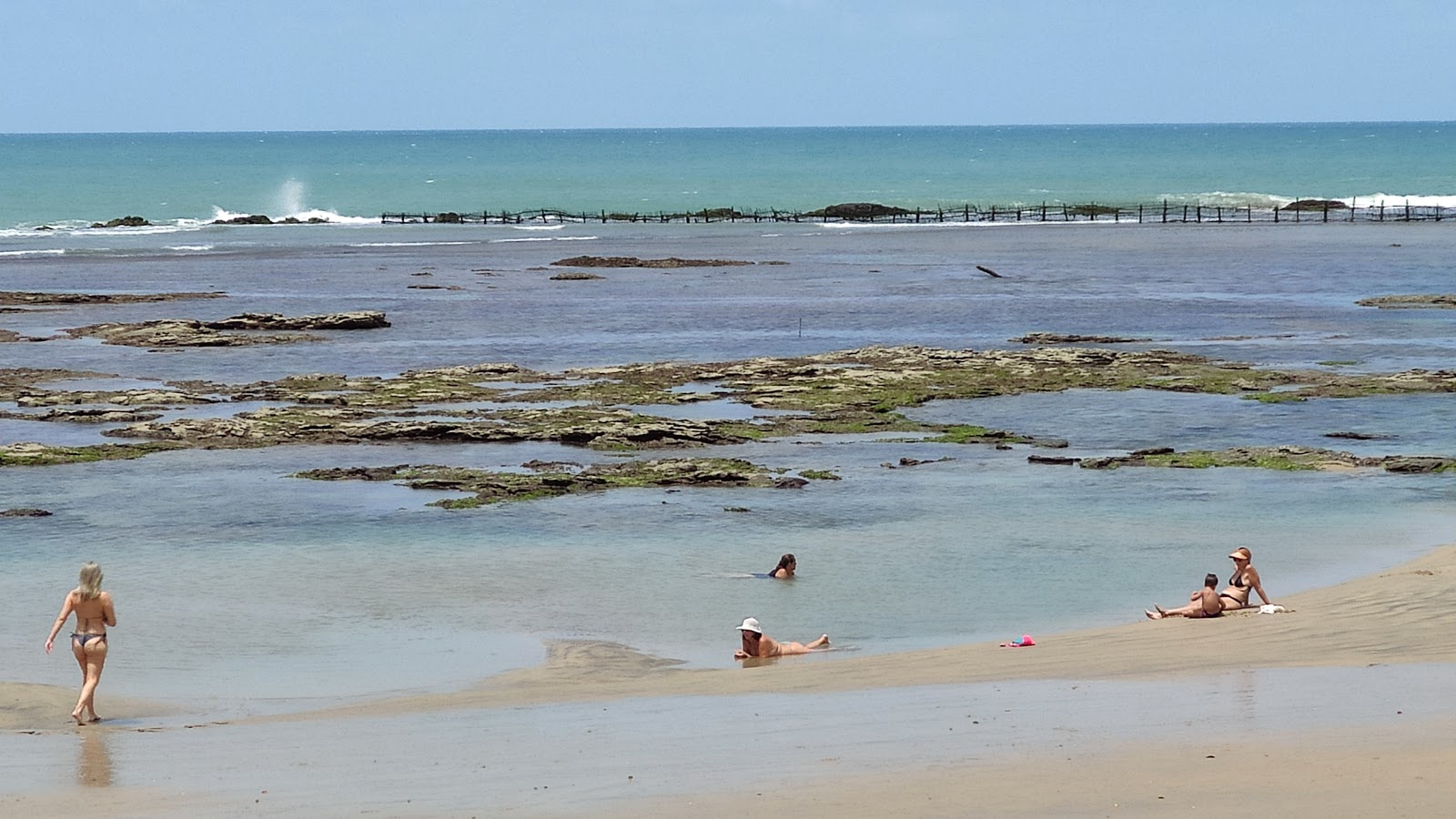 Foto af Praia da Pedra Rachada med rummelig kyst