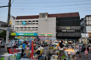 Thung Sri Muang Night Market image