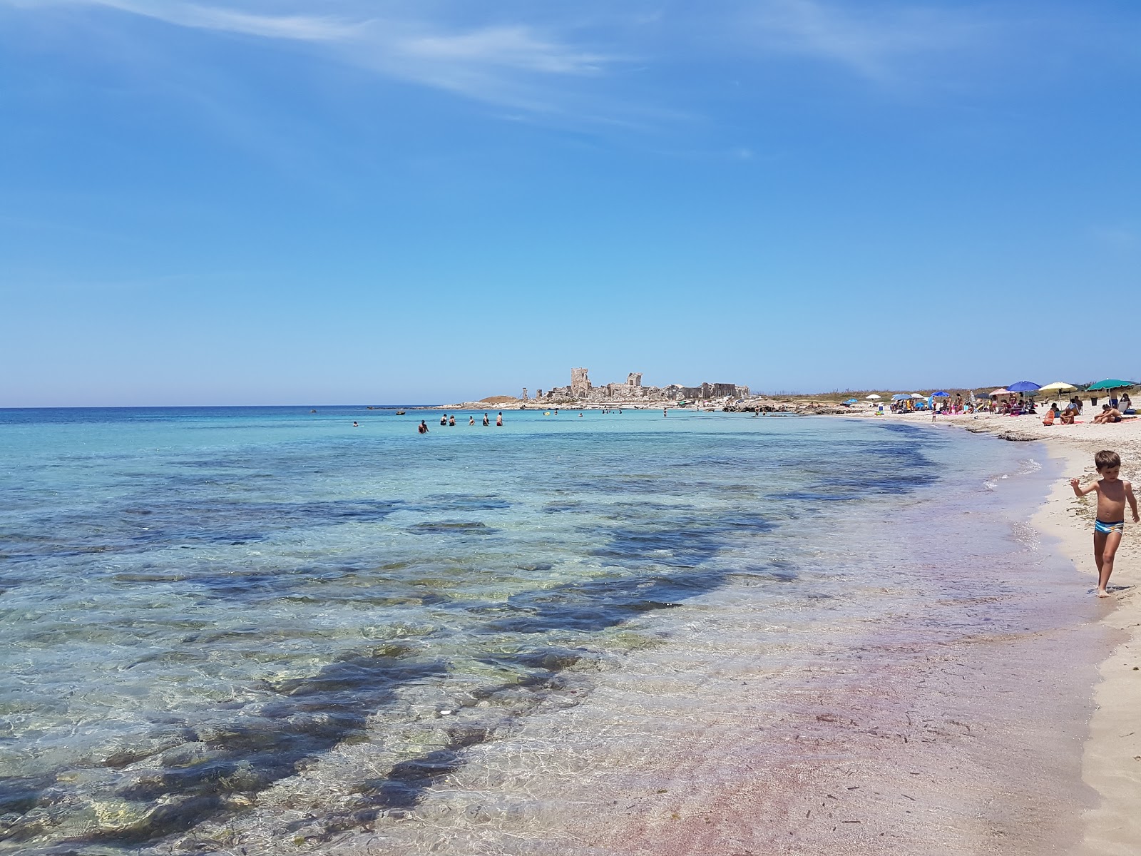 Spiaggia Tipa'in fotoğrafı geniş bir kıyı şeridi ile birlikte