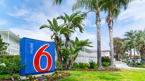 Motel 6 Santa Barbara, CA - Beach image
