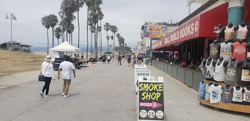 Book Store «Small World Books», reviews and photos, 1407 Ocean Front Walk, Venice, CA 90291, USA