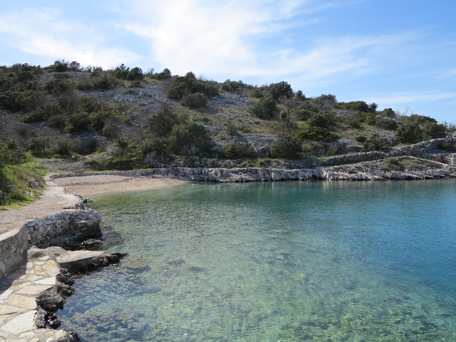 Zdjęcie Zecevo wild beach z powierzchnią lekki kamyk