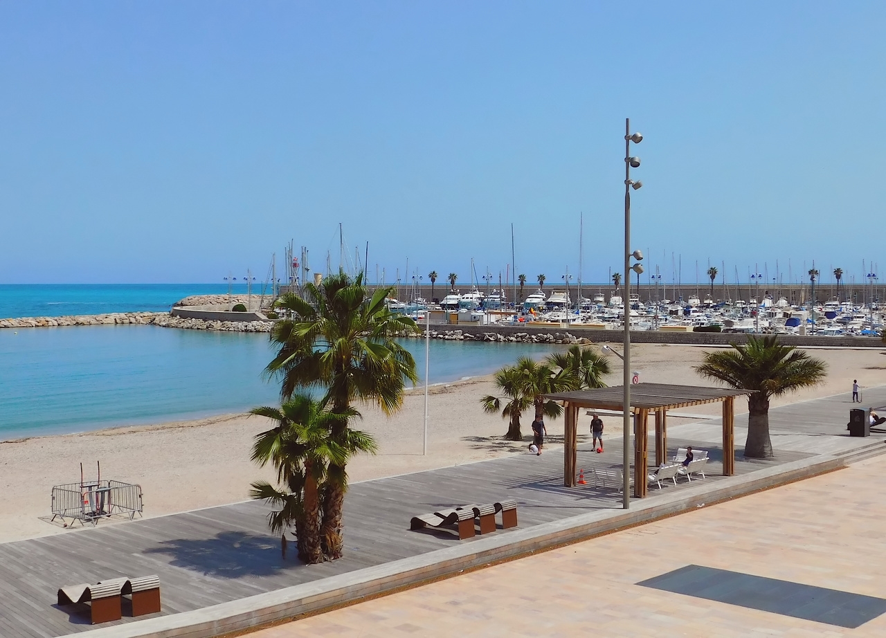 Sablettes Plajı'in fotoğrafı - Çocuklu aile gezginleri için önerilir