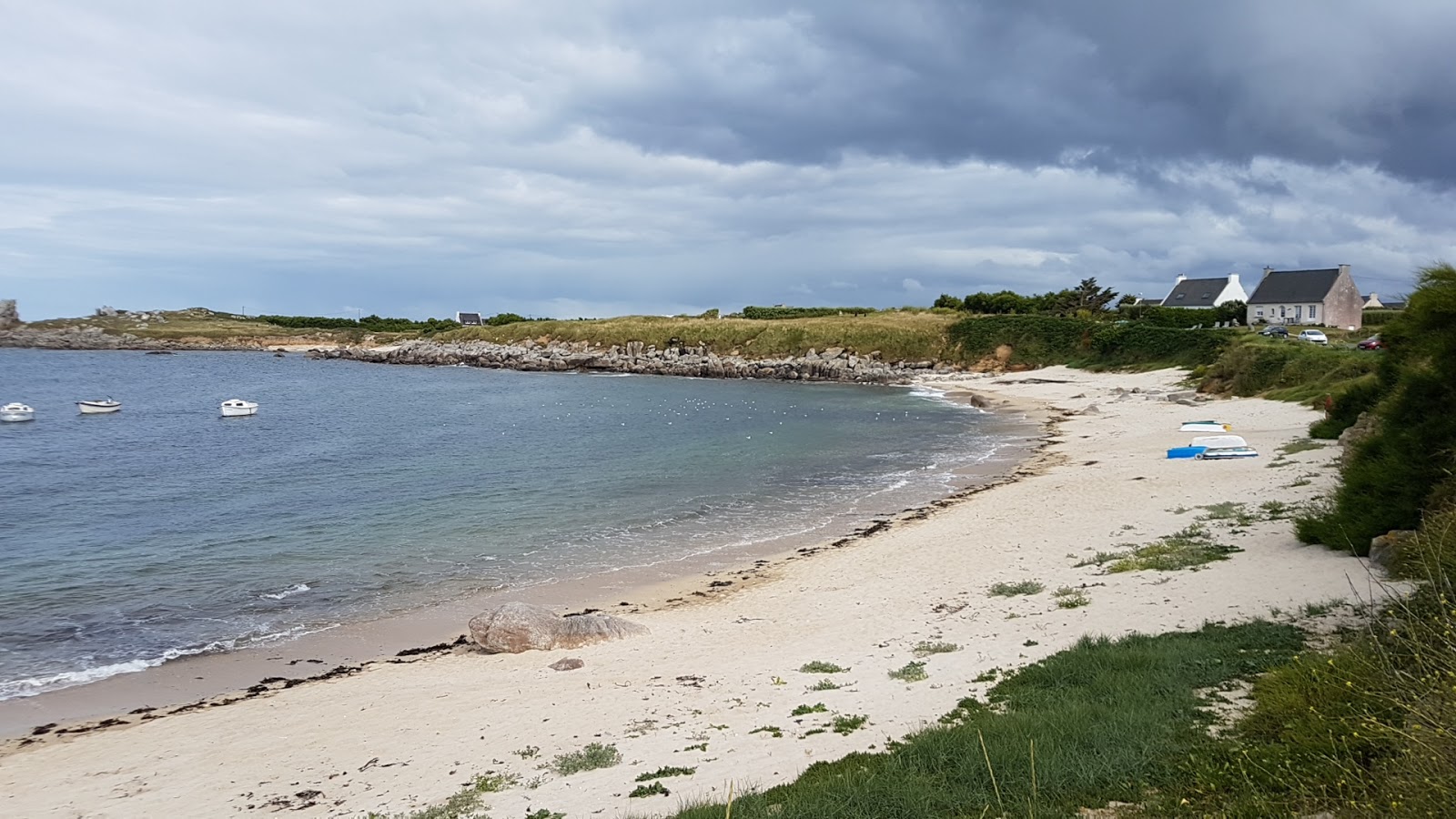 Foto di Plage de Cam Louis con una superficie del sabbia beige