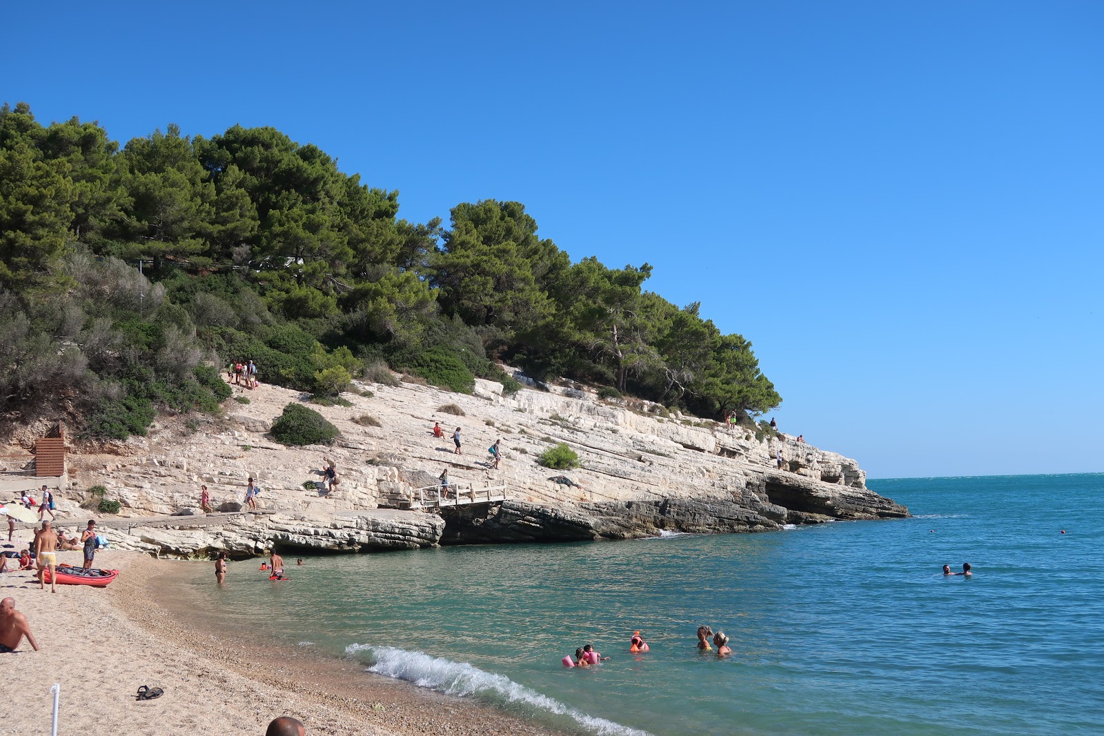 Foto van Baia di Campi gelegen in een natuurlijk gebied