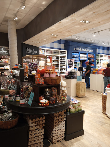 Shopping Mall «Twin Cities Premium Outlets», reviews and photos, 3965 Eagan Outlets Pkwy, Eagan, MN 55122, USA