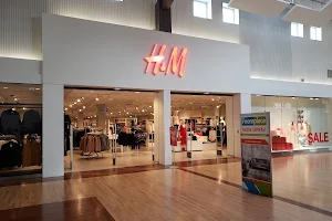 H&M image