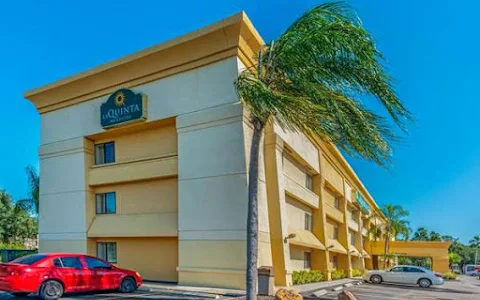 La Quinta Inn & Suites by Wyndham Tampa Brandon West image