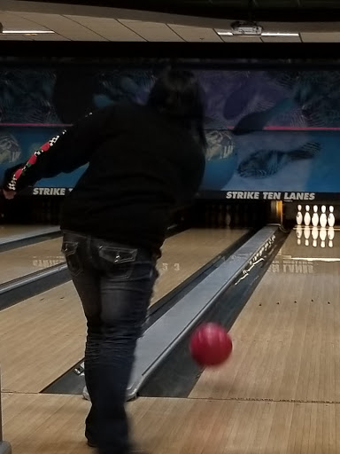 Bowling Alley «Strike Ten Lanes & Lounge», reviews and photos, 800 E Nerge Rd, Roselle, IL 60172, USA