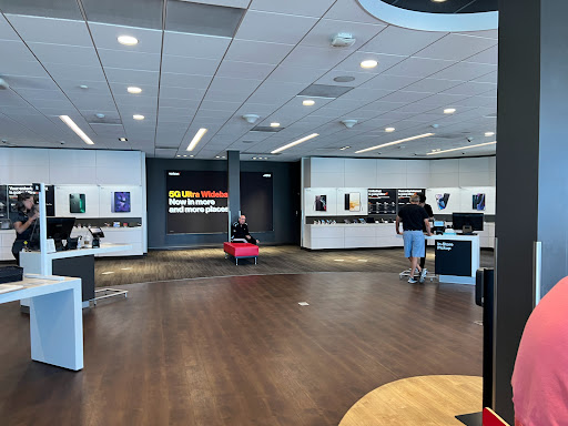 Cell Phone Store «Verizon», reviews and photos, 8461 S Yosemite St Ste 101, Lone Tree, CO 80124, USA