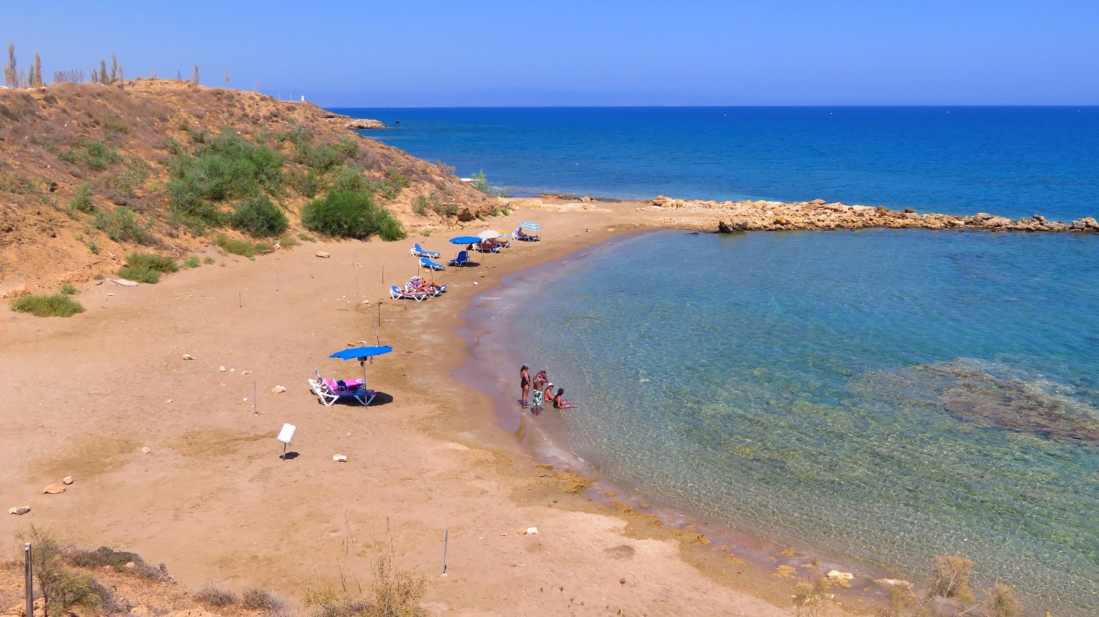 Foto von Paralimni Sands mit beiger sand Oberfläche