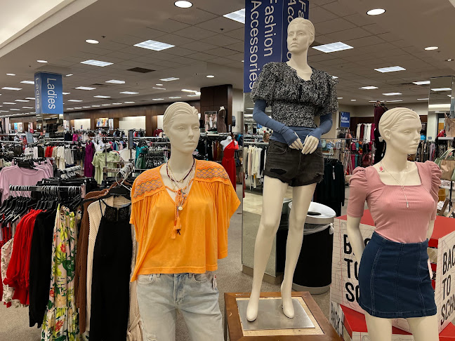 Comments and reviews of Dillard's Clearance Center