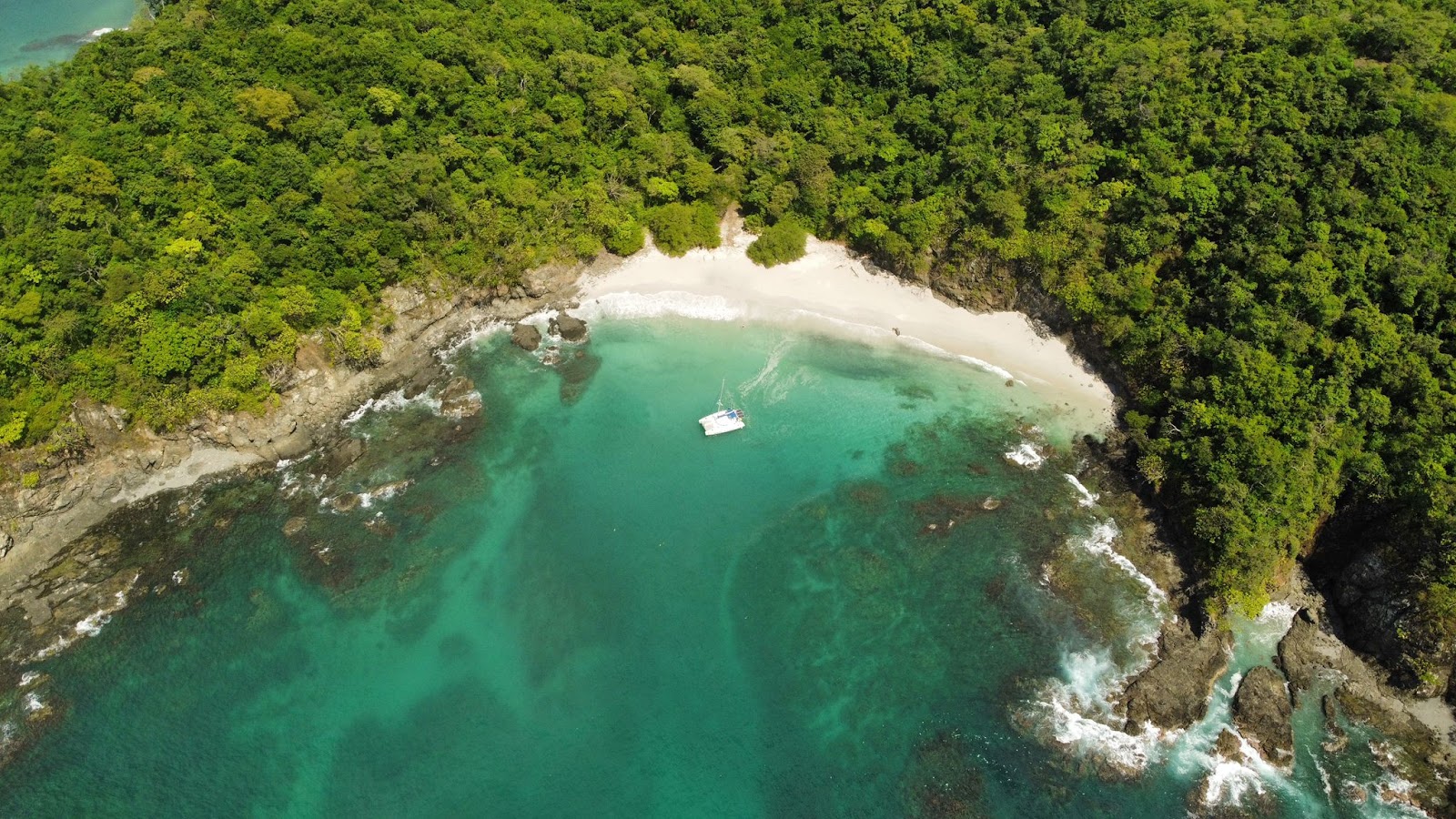 Foto van Playa Celeste met fijne beige zand oppervlakte