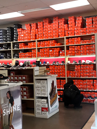Shoe Store «Famous Footwear», reviews and photos, 40-24 College Point Blvd, Flushing, NY 11354, USA