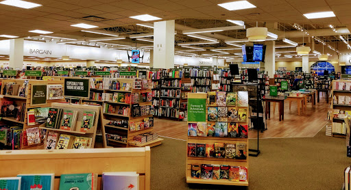 Book Store «Barnes & Noble Booksellers The Shops at River Crossing», reviews and photos, 8675 River Crossing Blvd, Indianapolis, IN 46240, USA