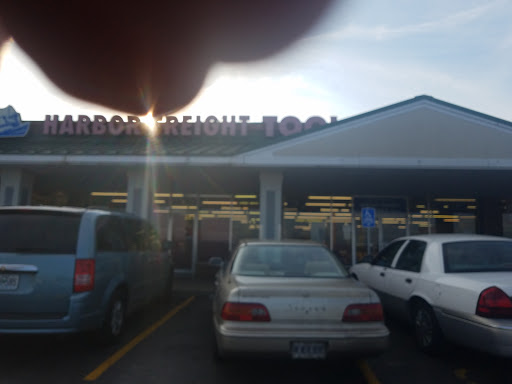 Hardware Store «Harbor Freight Tools», reviews and photos, 3909 S Campbell Ave, Springfield, MO 65807, USA
