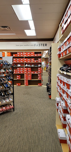 Shoe Store «Famous Footwear», reviews and photos, 31 Furlong Dr, Revere, MA 02151, USA